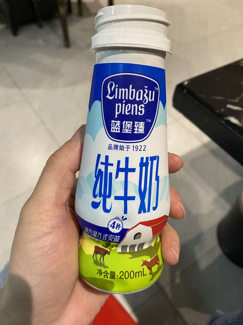 蓝堡臻全脂纯牛奶200ml*12瓶