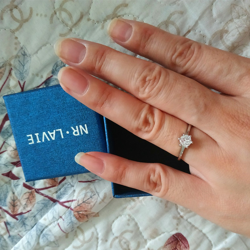 拉薇轻奢蓝钻莫桑石银戒指