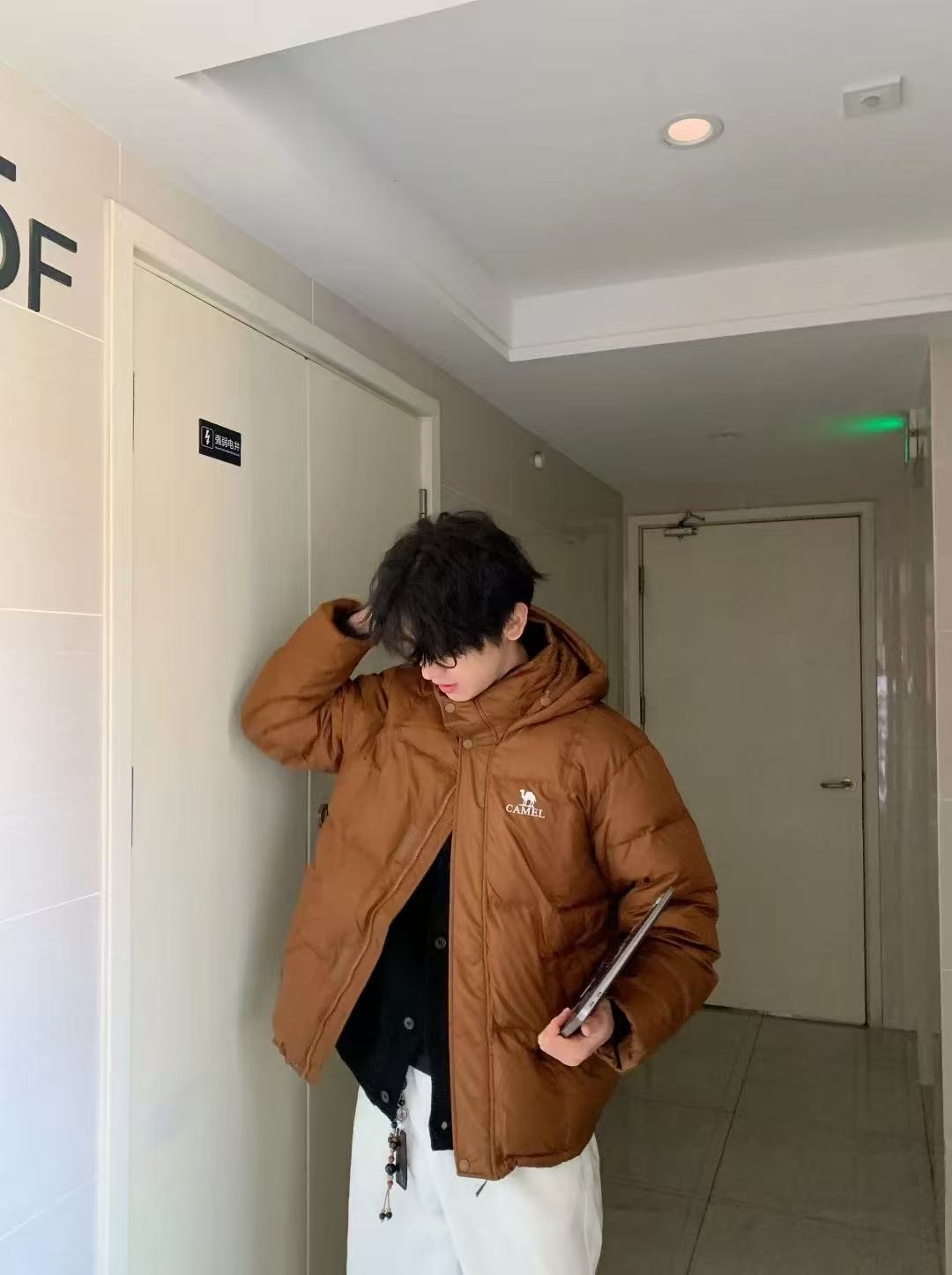 骆驼火焰羽绒服，冬季连帽加厚保暖